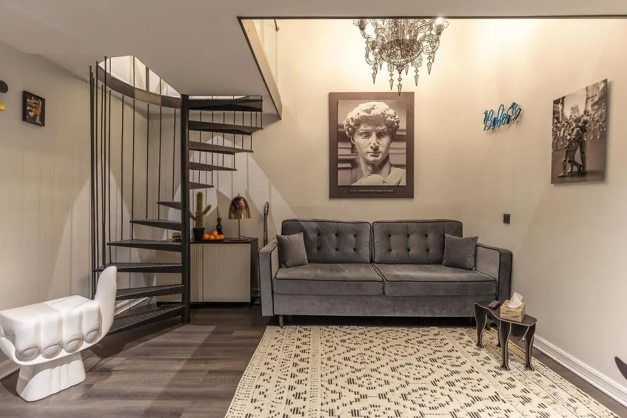 Bobo\'S Luxury Apartment location